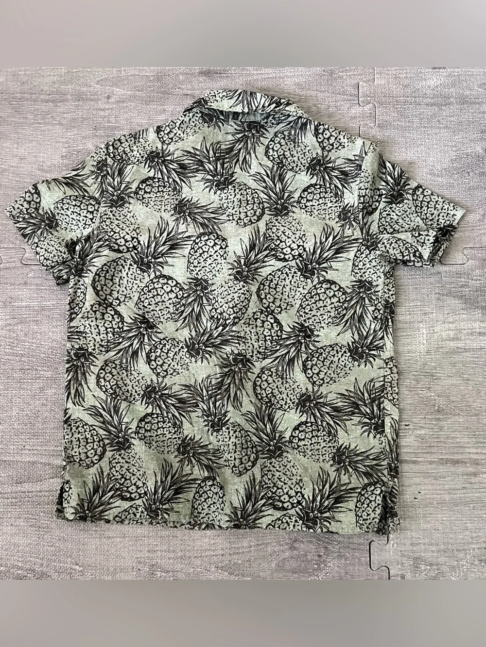 Old Navy Pineapple Print Button-Up Shirt Boys S (6-7) Green/Black Short Sleeve